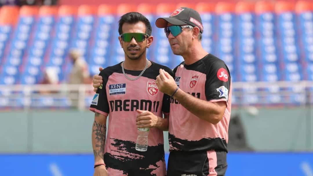 Rickey Ponting talking to Yuzvendra Chahal